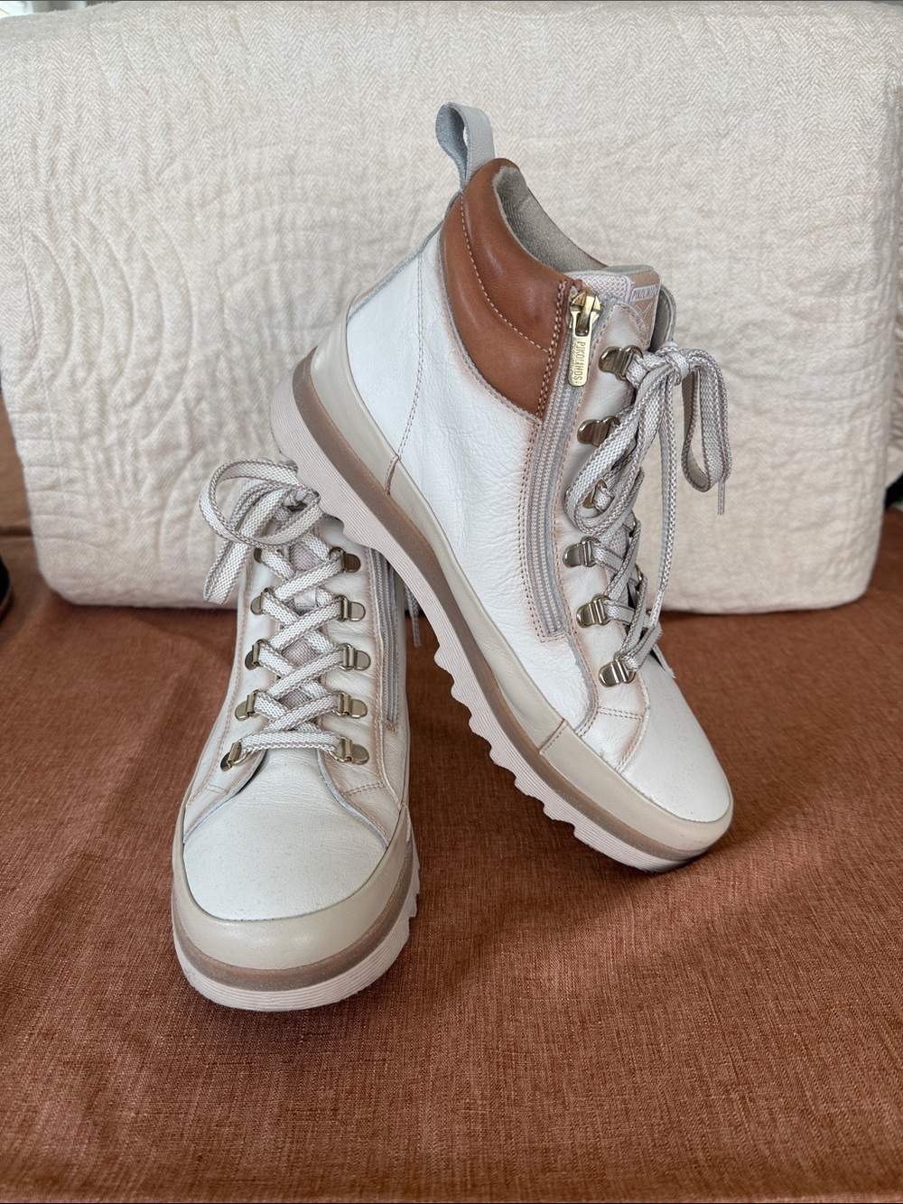 PIKOLINOS White and Tan Leather Lace-Up Ankle Boots